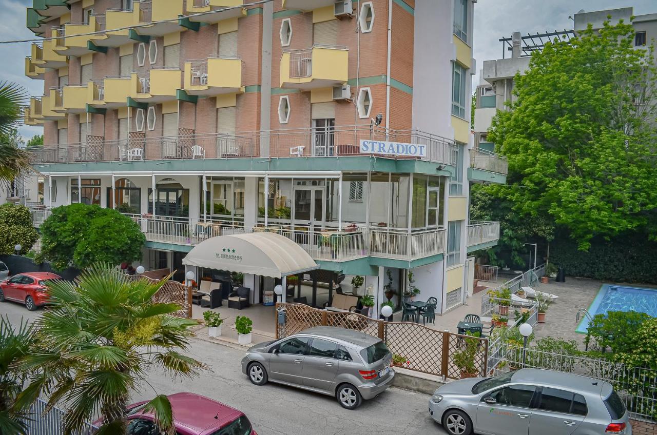 Hotel Stradiot Rimini Buitenkant foto