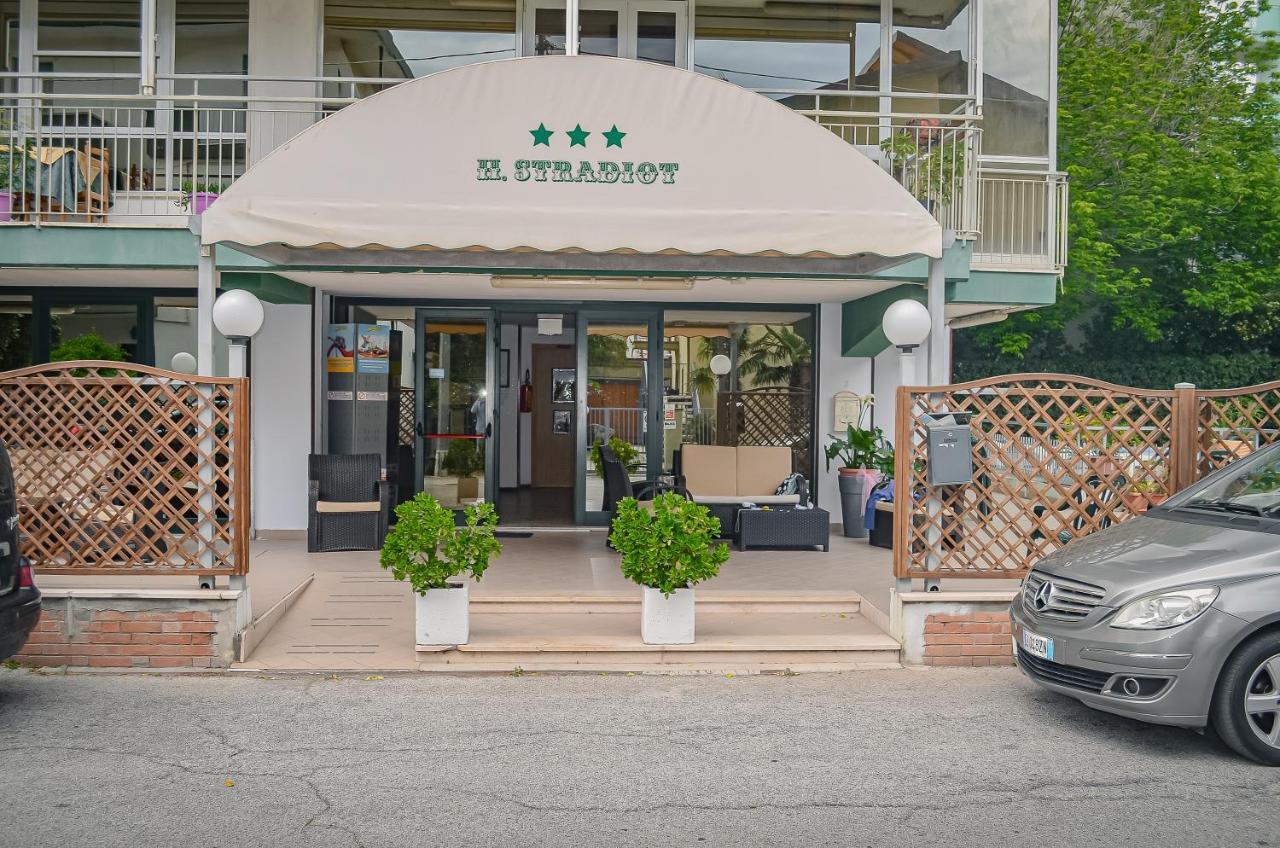 Hotel Stradiot Rimini Buitenkant foto
