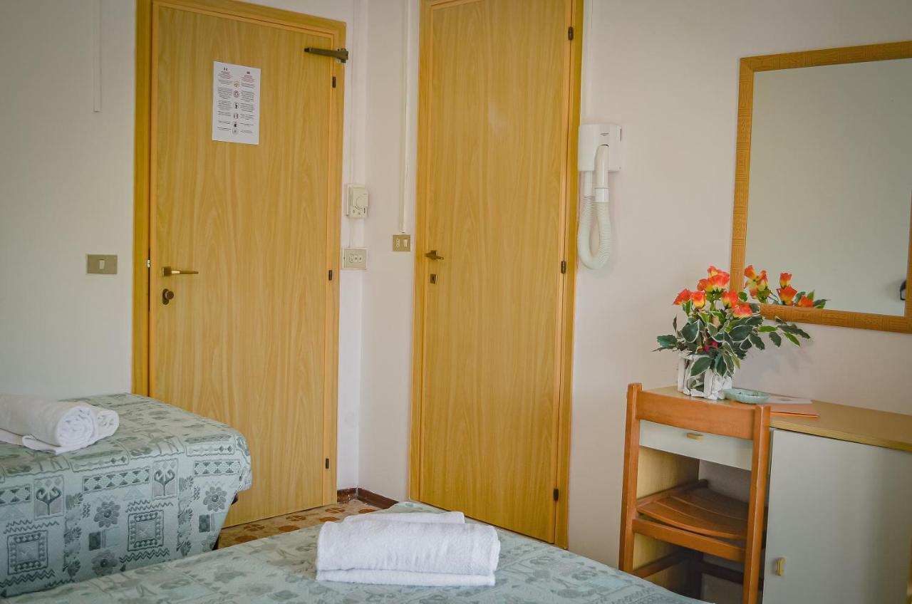 Hotel Stradiot Rimini Buitenkant foto