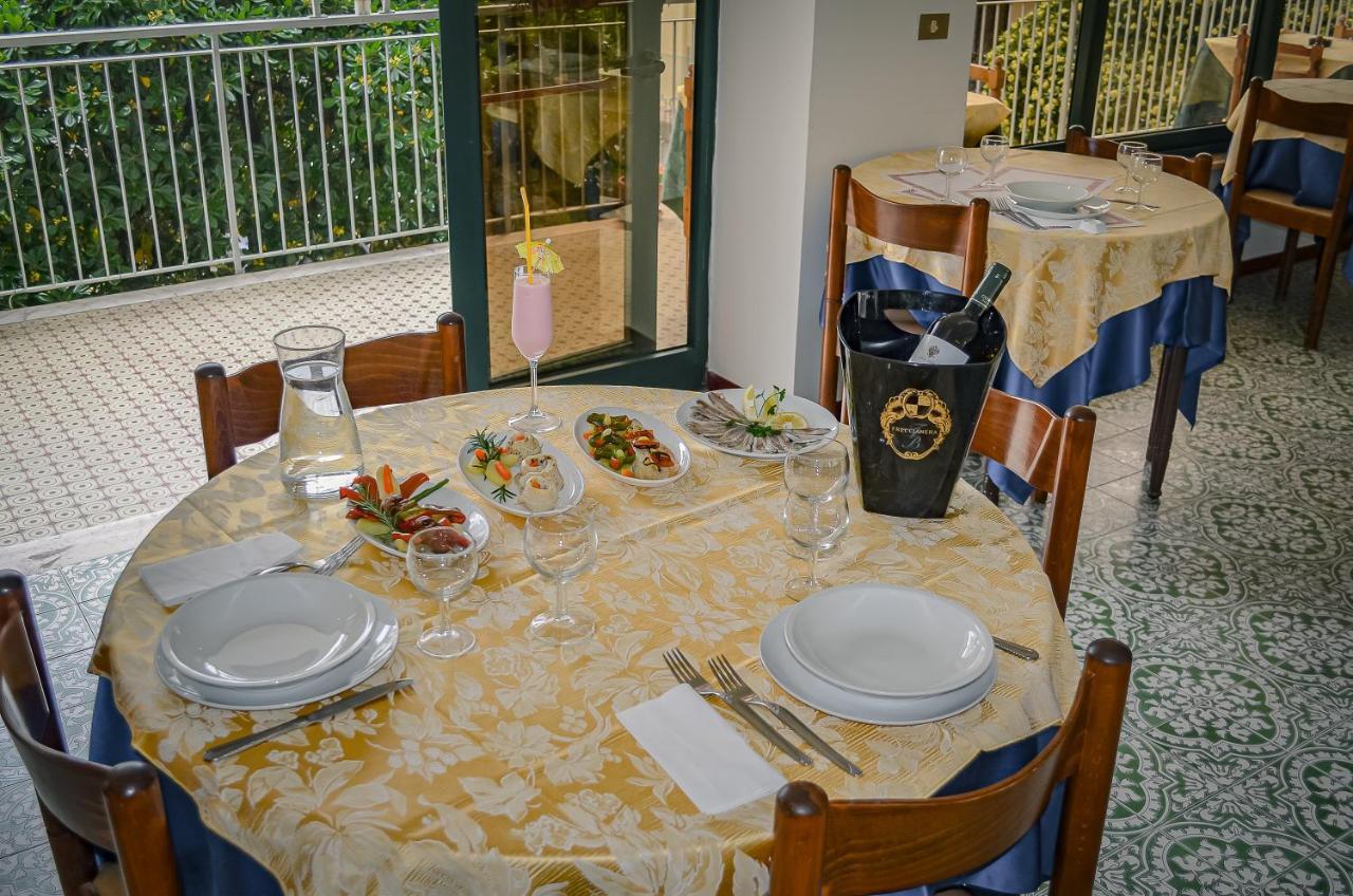 Hotel Stradiot Rimini Buitenkant foto