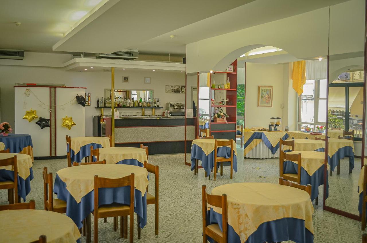 Hotel Stradiot Rimini Buitenkant foto