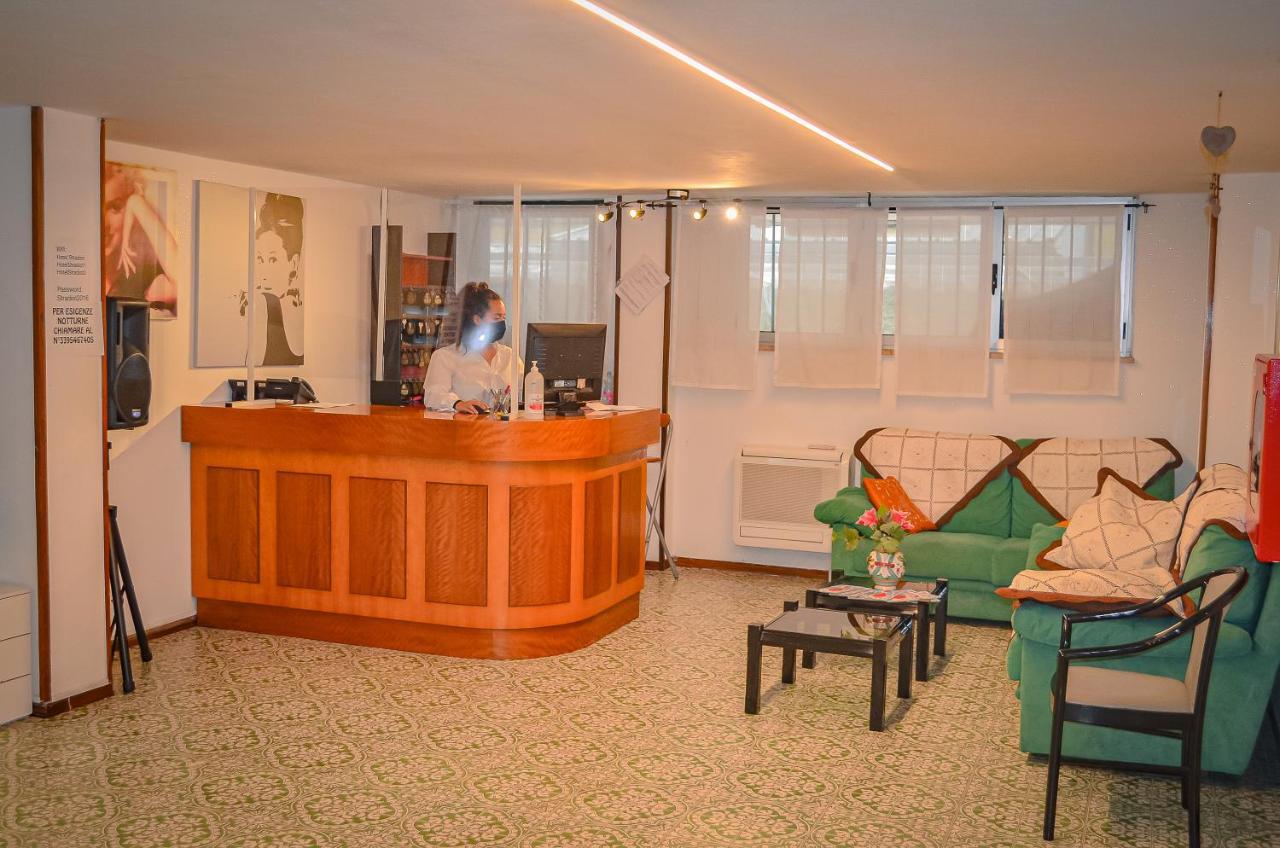 Hotel Stradiot Rimini Buitenkant foto