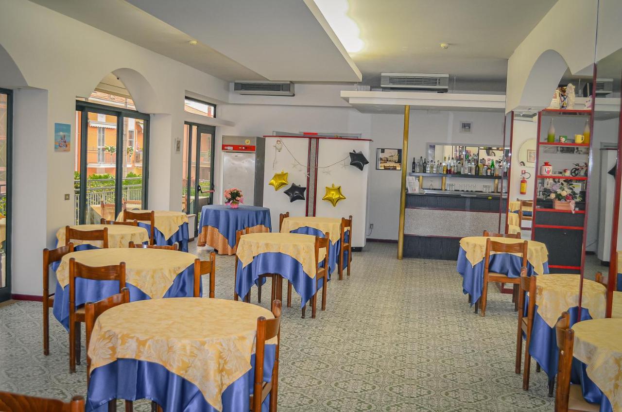 Hotel Stradiot Rimini Buitenkant foto