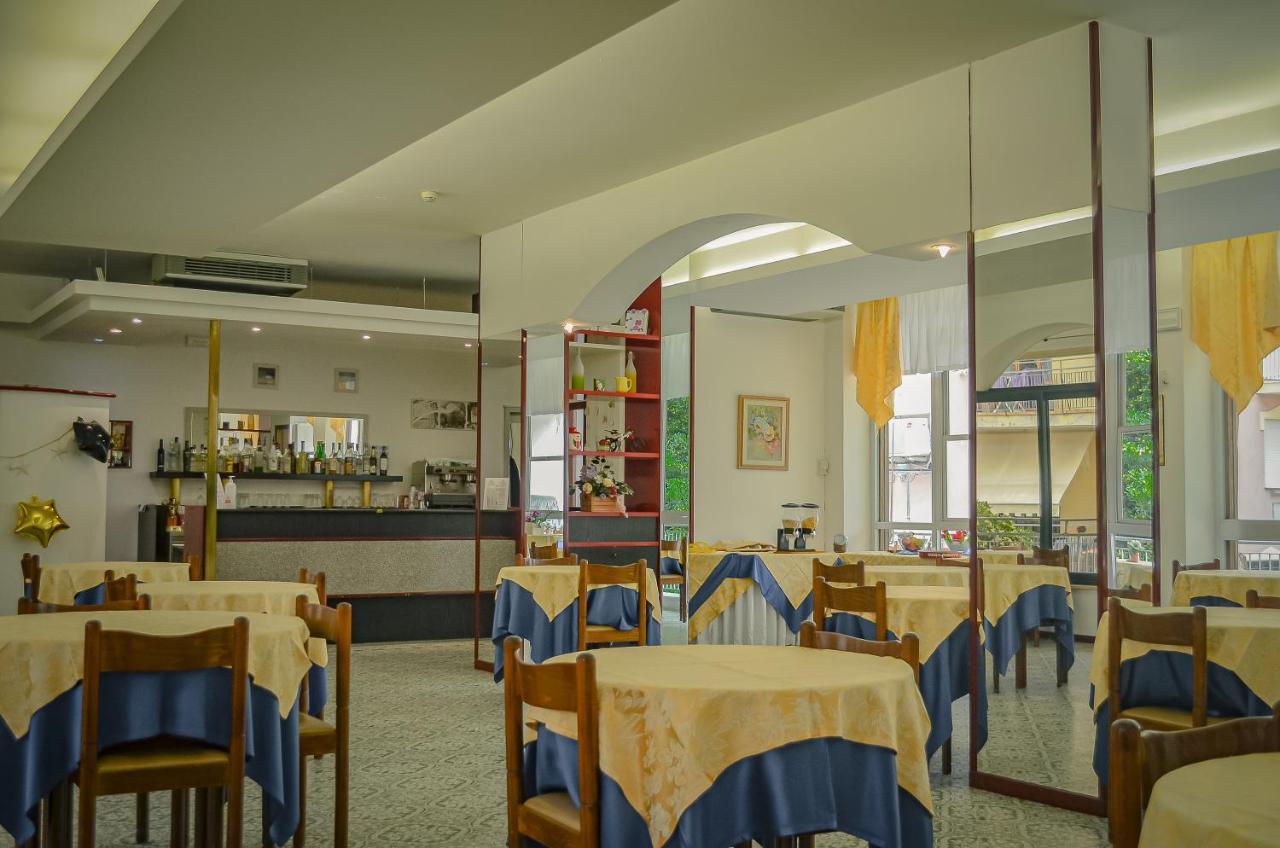 Hotel Stradiot Rimini Buitenkant foto