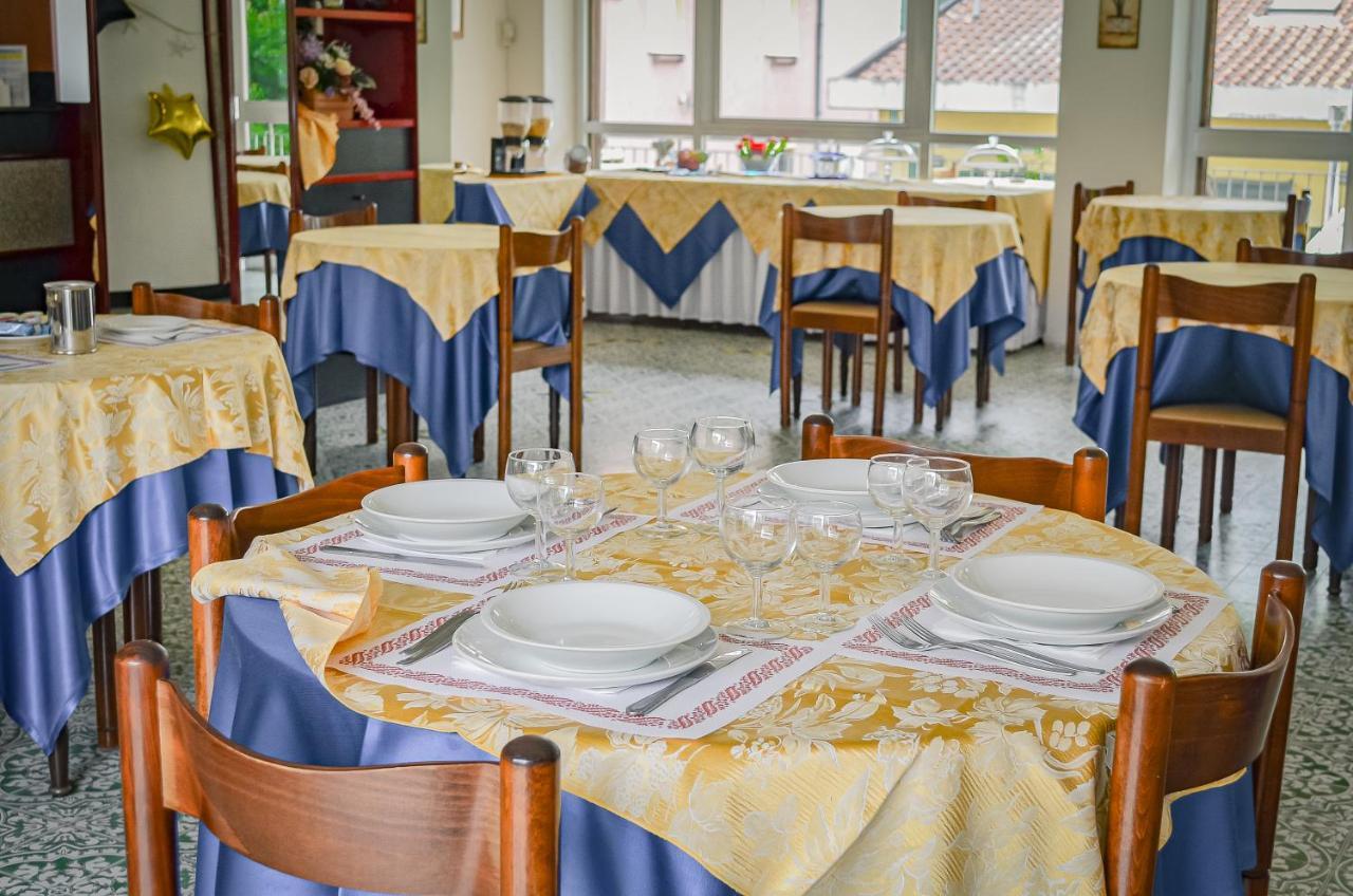 Hotel Stradiot Rimini Buitenkant foto